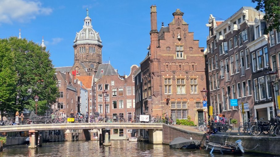 Amsterdam, kanal i zgrade od čokolade